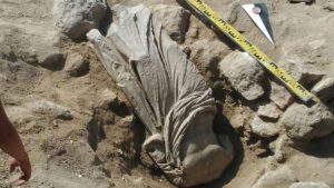 العثور على تمثال قديم من المرمر في شبه جزيرة القرم