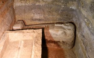 مصر : العثور على حجرات دفن مقبرتين فرعونيتين