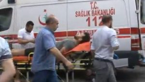 تركيا : اعتقالات على خلفية شجار سوري تركي انتهى برصاصة في ساق شخص حاول الفصل بين المتشاجرين ! ( فيديو )
