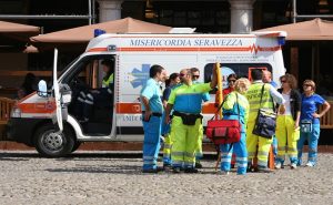 إيطاليا : مغربي يرفض نقل زوجته بسيارة إسعاف طاقمها ذكور !