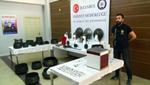 تركيا : السلطات تضبط مهربين بحوزتهم قطع أثرية ” لا تقدر بثمن ” في اسطنبول ( فيديو )