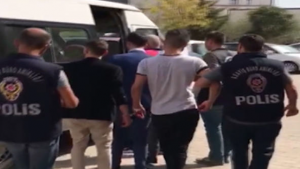 تركيا : القبض على ” عصابة سورية ” استدرجت رجل أعمال خليجي إلى اسطنبول و سلبته أمواله !  ( فيديو )