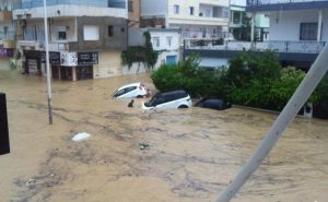 فيديوهات مرعبة .. فيضانات كارثية تجتاح تونس ( فيديو )