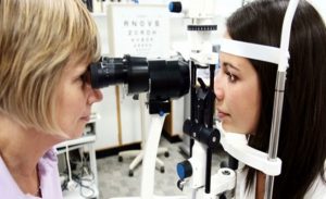 علماء يتوصلون لعلاج العمى و يفوزون بأكبر جائزة في العالم