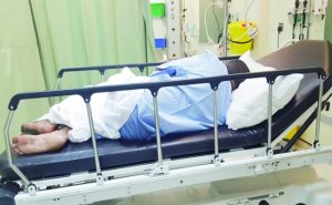 السعودية : مريض نفسي يغادر المشفى و يطعن والده