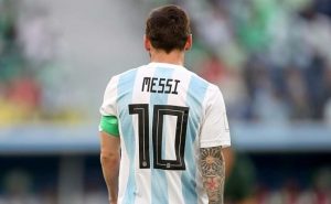 الأرجنتين تحجب قميص ليونيل ميسي .. و القرار يثير غضب روميرو