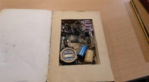 إسبانيا : محل بيع كتب قديمة يكتشف تحول أحد كتبه إلى ” قنبلة موقوتة ” !