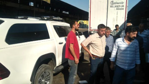 تركيا : الشرطة تبحث عن لصوص سرقوا عشرات الآلاف من الليرات من شاحنة رجل سوري ( فيديو )