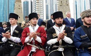 إقامة حفل زفاف جماعي في الذكرى 200 لتأسيس العاصمة الشيشانية ( فيديو )