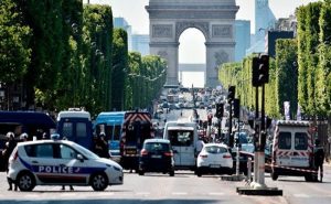 باريس تحظر السيارات أول يوم أحد من كل شهر !