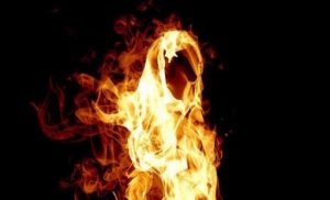 عراقية تحرق نفسها بعد ارتباط زوجها بأخرى