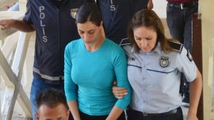 تركيا : صدور الحكم النهائي بحق سيدة تركية صدمت 4 طلاب جامعيين سوريين خلال قيادتها سيارتها و هي مخمورة