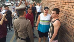 بريطاني و كندية يواجهان السجن لتشويه أثر في تايلاند