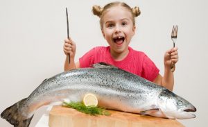دراسة : تناول الأسماك مرتين أسبوعياً يحد من إصابة الأطفال بالربو