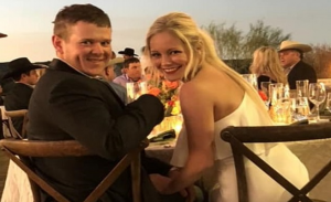 مقتل عروسين أميركيين بتحطم طائرة بعد ساعات من زفافهما ( فيديو )