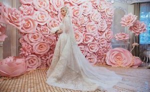 عروس شيشانية ترتدي فساتين قيمتها 450 ألف دولار في حفل زفاف أسطوري