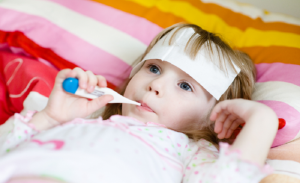 8 علاجات منزلية للحمى لدى الأطفال