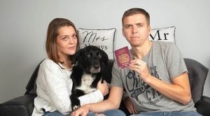 كلب يفسد شهر عسل مالكه بإتلاف جواز سفره البريطاني