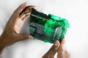 اكتشاف حجر ” زمرد ” لا مثيل له في زامبيا