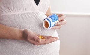 دراسة : نقص فيتامين ” دي ” عند الحامل يعرض وليدها مستقبلاً للخطر