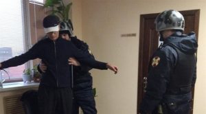 روسيا : اعتقال لص غالبه النعاس أثناء سرقة مكتب