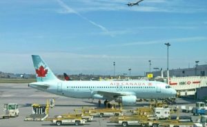 كندا تعد المسافرين جواً بتعويضات كبيرة إذا تأخرت رحلاتهم أو فقدت أمتعتهم