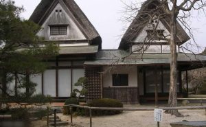 اليابان : ملايين من ” بيوت الأشباح ” متاحة للراغبين بها مجاناً !