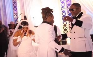 جورجيا : مغني راب يلقي 100 ألف دولار ” نقوط ” في حفل زفاف والدته ( فيديو )