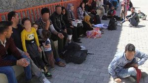 قبرص تعيد لاجئين سوريين إلى تركيا بعد محاولتهم الدخول بـ ” مقطورة شاحنة ” ( فيديو )