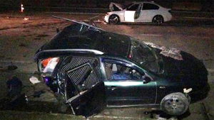 محاولة سوريين دفع سيارتهم التي تعطلت على طريق سريع تنتهي بمأساة ( فيديو )