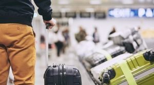 الإمارات : القبض على سارق حقائب المسافرين في مطار دبي الدولي