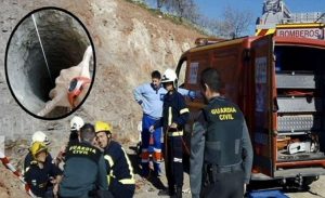 عملية إنقاذ كبرى لرضيع سقط بحفرة عميقة في إسبانيا
