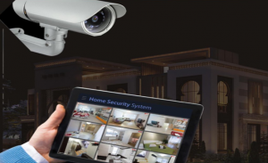 الإمارات : القبض على شخص يتلصص على أسرة عبر كاميرات المراقبة المنزلية