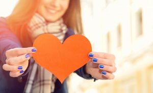 دراسة جديدة تؤكد أن الوقوع في الحب يحدث تغييرات في جسد النساء