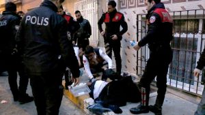 عقوبة سريعة و غير متوقعة لسوري سرق هاتف سوري آخر في اسطنبول ! ( فيديو )