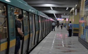 شاب مصري ينتحر تحت عجلات مترو الأنفاق