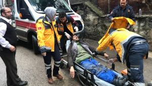 سبب غريب يؤدي إلى نقل رجل سوري إلى المستشفى في مدينة تركية ! ( فيديو )
