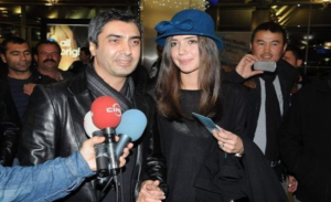 الممثل التركي الشهير نجاتي شاشماز يقيم دعوى طلاق
