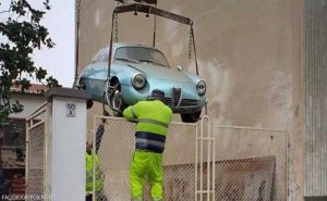 إيطاليا : اكتشاف سيارة قديمة في قبو .. و بيعها بسعر خرافي