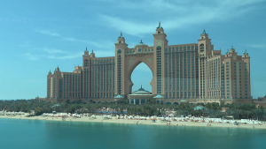 النجم العالمي جاكي شان يصور فيلمه القادم في دبي