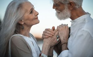 دراسة : ممارسة الجنس في الشيخوخة تقي من الإصابة بالخرف