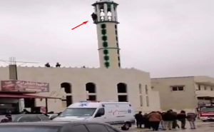 شاب أردني يحاول الانتحار من فوق مئذنة مسجد