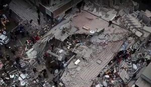انهيار مروع لبناء سكني من 7 طوابق في اسطنبول ( فيديو )