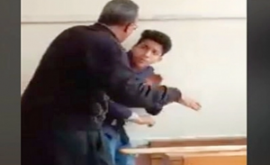 معلم مصري يضرب تلميذاً ضرباً مبرحاً ( فيديو )
