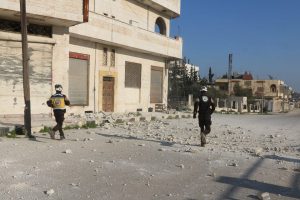 إدلب : قصف مدفعي و صاروخي متجدد على عدة مناطق .. و نداء لإغاثة النازحين ( فيديو )