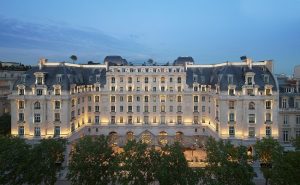 فرنسا : سرقة مجوهرات بقيمة 350 ألف يورو من فندق بباريس
