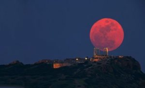 ” القمر الوردي ” .. ظاهرة فلكية ساحرة في نهاية الأسبوع