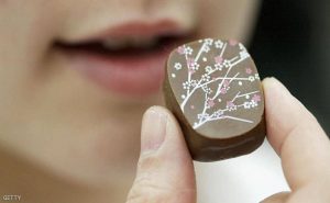 دراسة : تناول الشوكولا الداكنة يحمي من مرض خطير