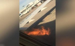 روسيا : لحظات رعب بعد اشتعال النار بمحرك طائرة ” بوينغ 737 ” ( فيديو )