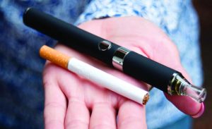دراسة : السجائر الإلكترونية لا تدفع الشباب نحو تدخين التبغ